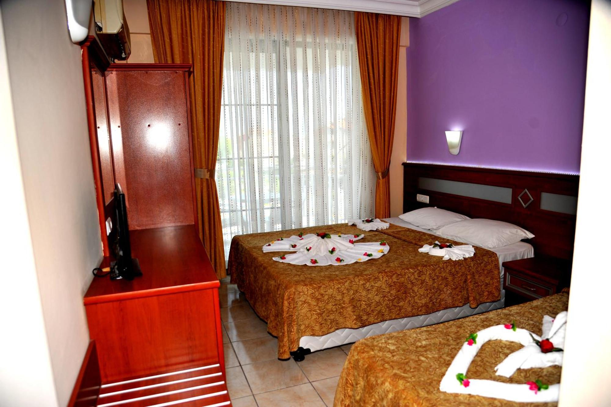 Selge Hotel Side Room photo